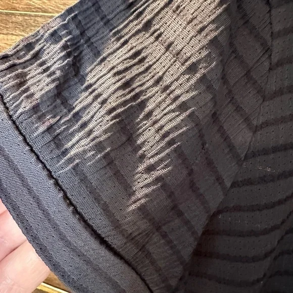 ARMANI COLLEZIONI Short Sleeve Scoop Neck Gray and Black Top - Picture 3 of 13